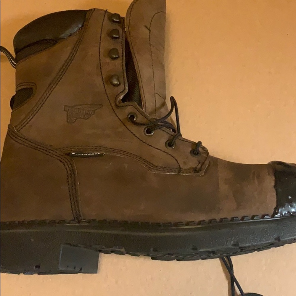 Redwing steel toe boots, new .
